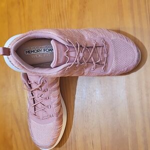 Skechers Women's Rose Go Step Sneaker size 9 Wide